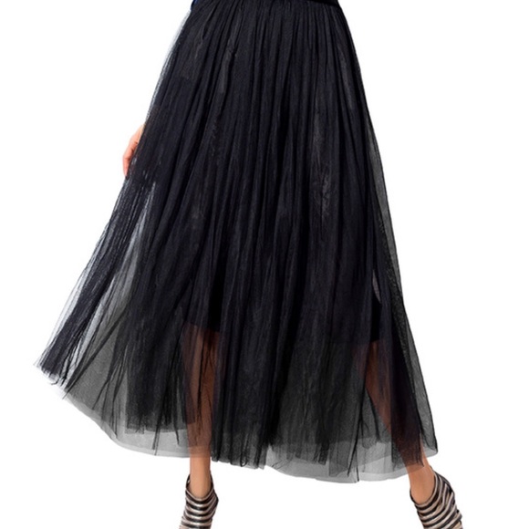 Pleated Black sheer tulle skirt by Albert Nipon - Picture 2 of 7